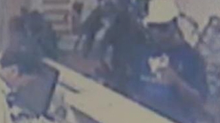 S-a impuscat in cap in timp ce tragea intr-un casier