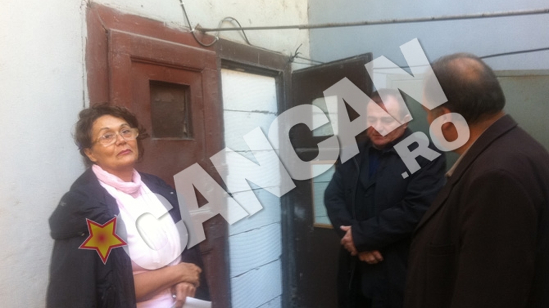 Scandal intre vecini in centrul Clujului! Un executor judecatoresc, chemat sa rezolve disputa pe un WC de un metru
