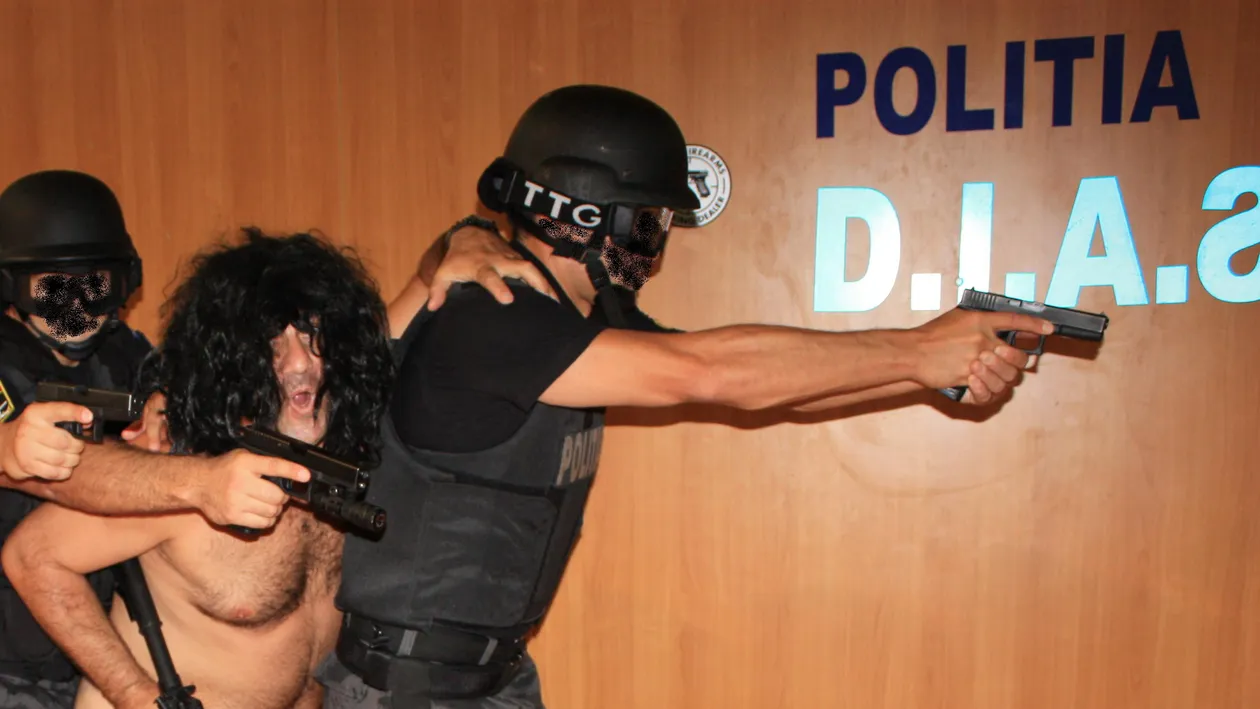 Dupa ce a pozat gol cu mitraliera, fostul sef al DIAS Constanta s-a pensionat. Afla ce a spus la plecare si ce cadouri a primit