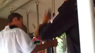 VIDEO SENZATIONAL! S-au certat pentru un pui de gaina! Asta nu e cioara! - Iti dau un pumn de mori aici