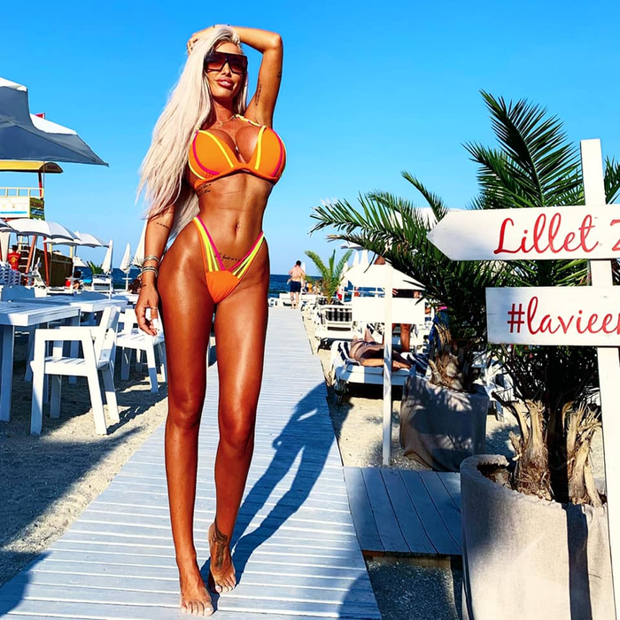 S-a văzut tot! Loredana Chivu, fără lenjerie intimă la o petrecere, azi-noapte