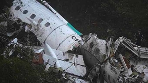 Tragedie aviatică: doar trei fotbalişti au supravietuit!