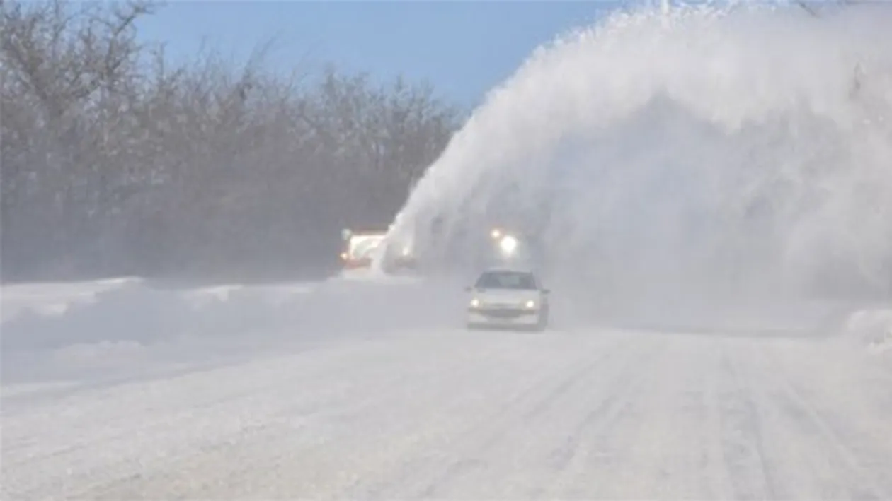 Trei drumuri judeţene din Suceava sunt în continuare închise din cauza zăpezii