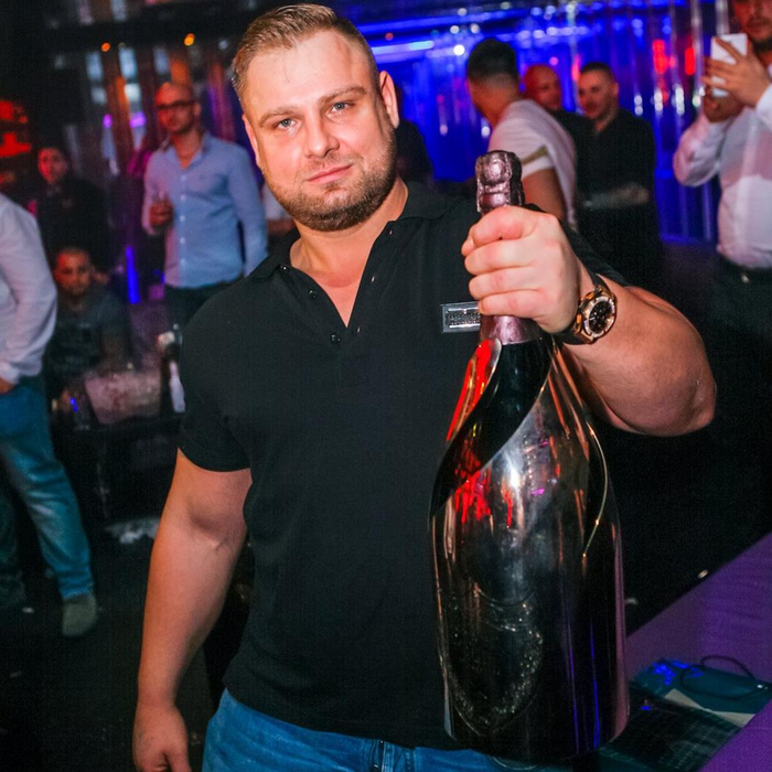 Adrian Tîmplaru, condamnat la 2 ani de închisoare cu executare. Cum încearcă “fratele” lui Alex Bodi să scape de sentință, deși e arestat în același dosar cu milionarul din Mediaș