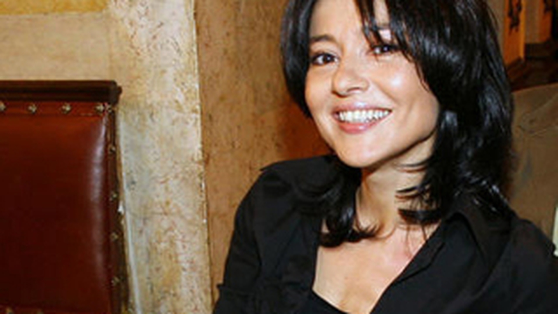 Oana Sarbu: "Iubesc flirtul si imi place sa ma joc"