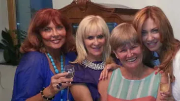 Monica Tatoiu s-a distrat pana dimineata inainte sa imbrace rochia de mireasa! Vezi aici cu cine a chefuit