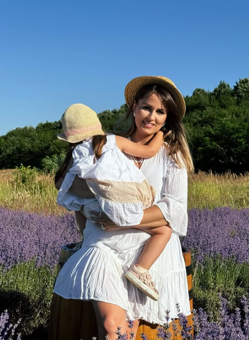 Face milioane de români să râdă pe TikTok, dar nimeni nu ştie prin ce DRAMĂ trece! Vedeta a fost părăsită de iubit după ce a născut: „Am fost într-o depresie gravă!”