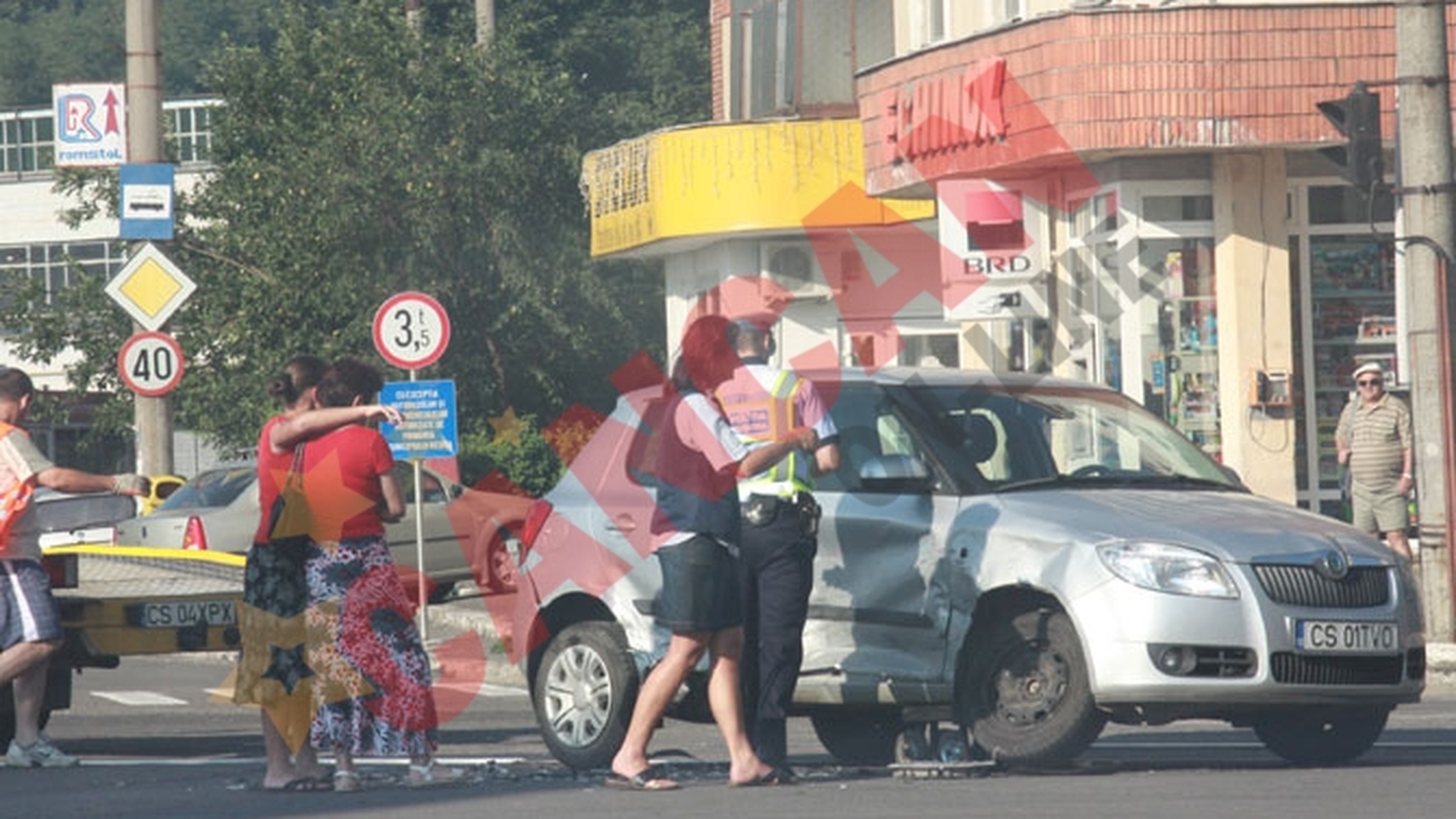 VIDEO Doua şoferiţe au vazut verde in faţa ochilor dupa ce s-au busit serios