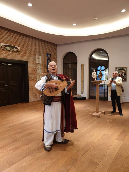 Ion Crețeanu a învățat să cânte la cobză de la rapsodul Mariei Tănase