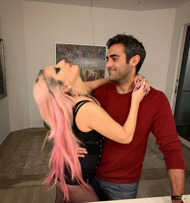 Lady Gaga, autoizolare, alături de noul iubit, de teama coronavirusului! „Încercați să nu dați virusul mai departe”