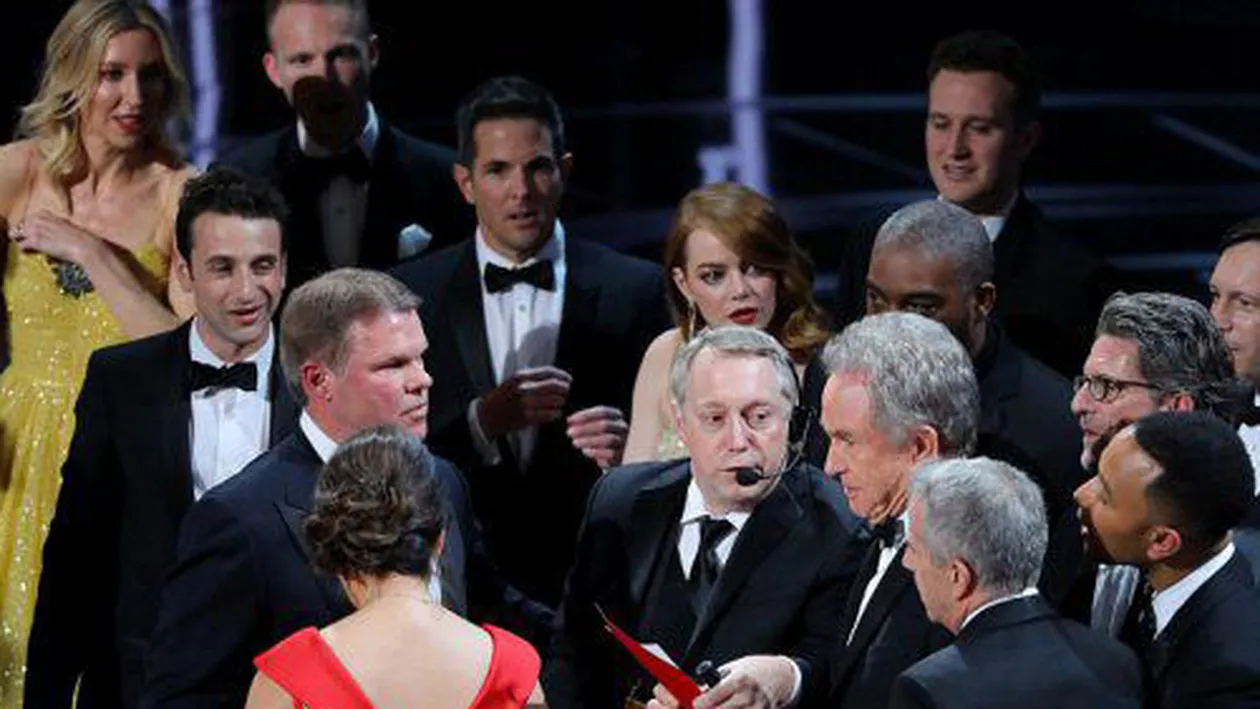 Gafă de proporţii la OSCAR 2017! „La La Land”, anunţat în mod greşit cel mai bun film