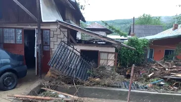 Imagini apocaliptice în Ialomița, unde mai multe case au fost inundate. E COD PORTOCALIU de inundații