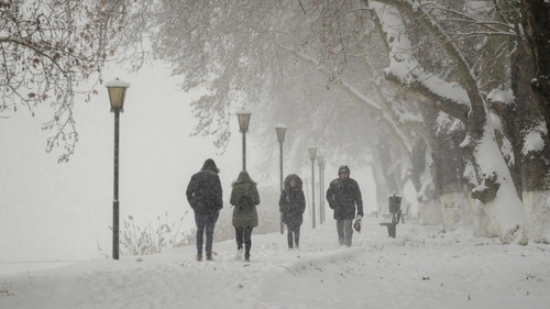 S-a actualizat prognoza meteo pentru București. Cât timp va mai ninge în Capitală