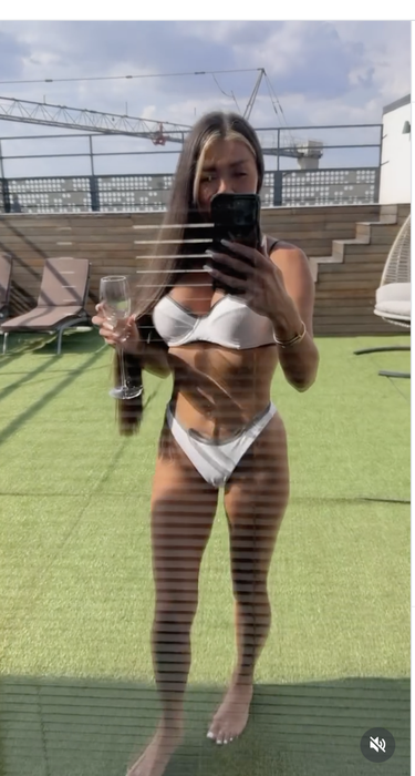 Cum arată penthouseul în care locuiește Roxana, iubita lui Cătălin Cazacu. Pe terasă are și piscină