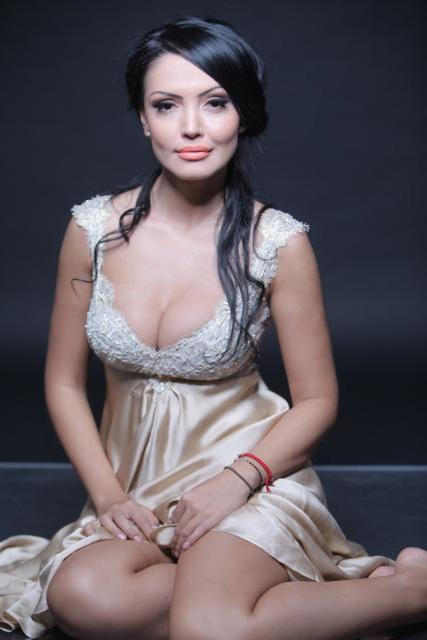 Andreea Mantea a sfidat temperaturile scăzute. Cum s-a pozat vedeta la -9 grade, de Valentine’s Day