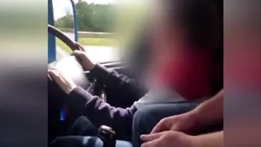Imagini șocante! Un copil de 12 ani a fost filmat în timp ce conducea un camion pe o autostradă din Anglia
