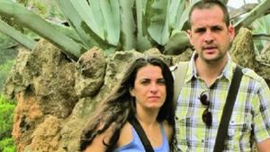 Avem imaginile ”interzise” minorilor. Fosta soţie a lui Mădălin Ionescu şi-a arătat lenjeria intimă în... tramvai