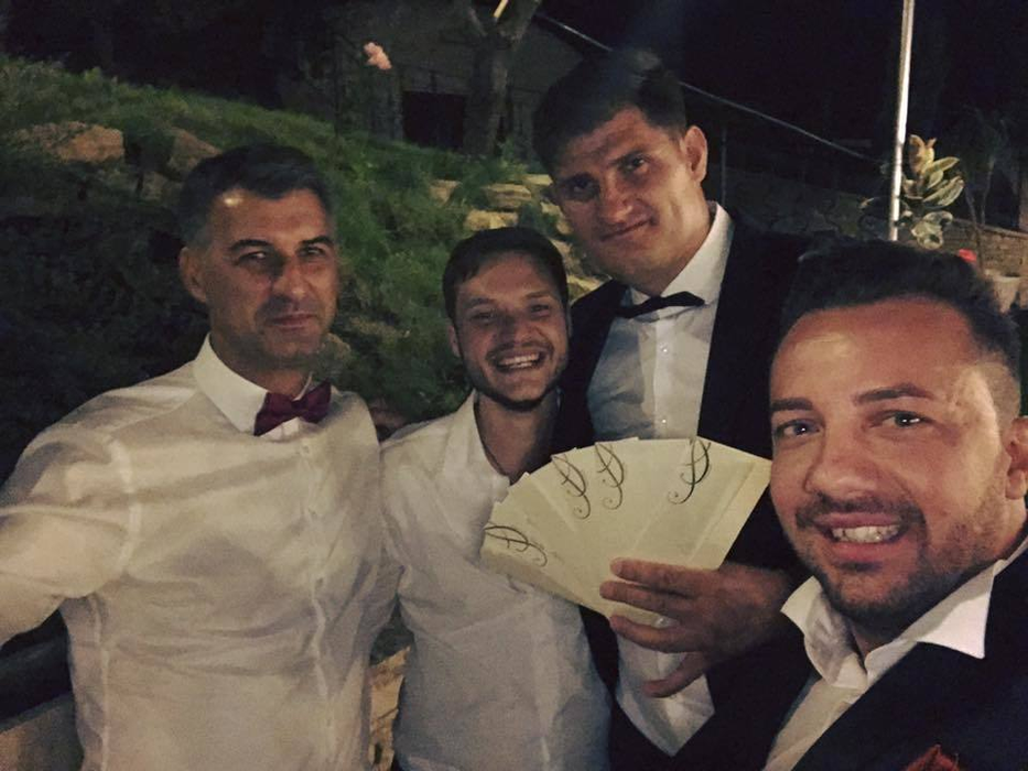 Mirele, Robert Holicov Rădeanu, alături de dezvoltatorul imobiliar Cătălin Tudosă, patronul cartierului rezidenţial Vişoianu (cei doi din mijloc)