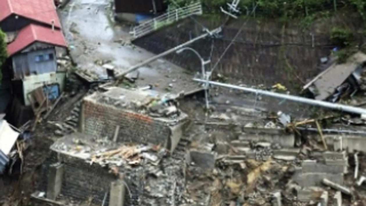 Cel putin 41 de morti si mii de sinistrati in Japonia in urma trecerii taifunului Talas