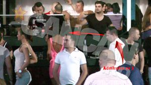 Situatie extrem de neplacuta pentru Pamfile, in club! A iesit cu iubitul, dar au sarit pe ea alti barbati. Sub ochii lui!