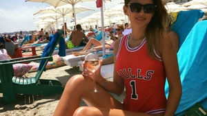Divorţată de primarul Negoiţă, Sorina naşte fantezii! E cea mai sexy mămică singurică de pe plaja milionarilor!