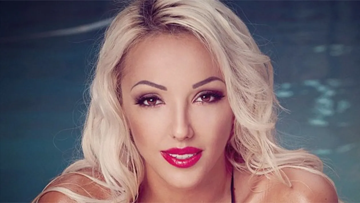 Se lauda ca se invarte in cercuri selecte, dar nici chiar asa! Alaturi de cine s-a pozat Alexandra Harra intrece orice imaginatie