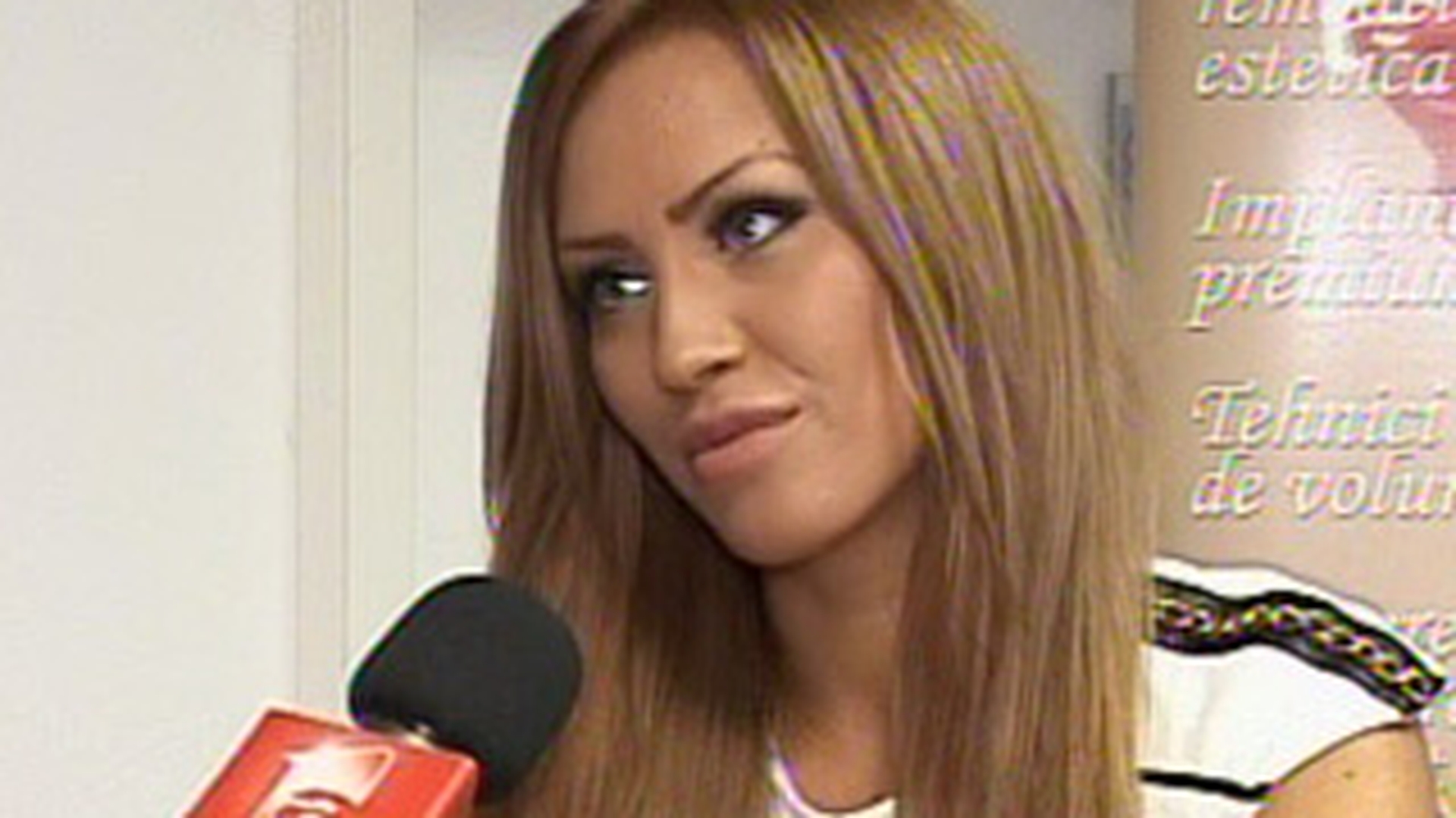 VIDEO Raluca Podea vrea cele mai mari silicoane! Se "tuneaza" din nou, dar nu vrea sa-si mai arate sanii in revistele pentru barbati!