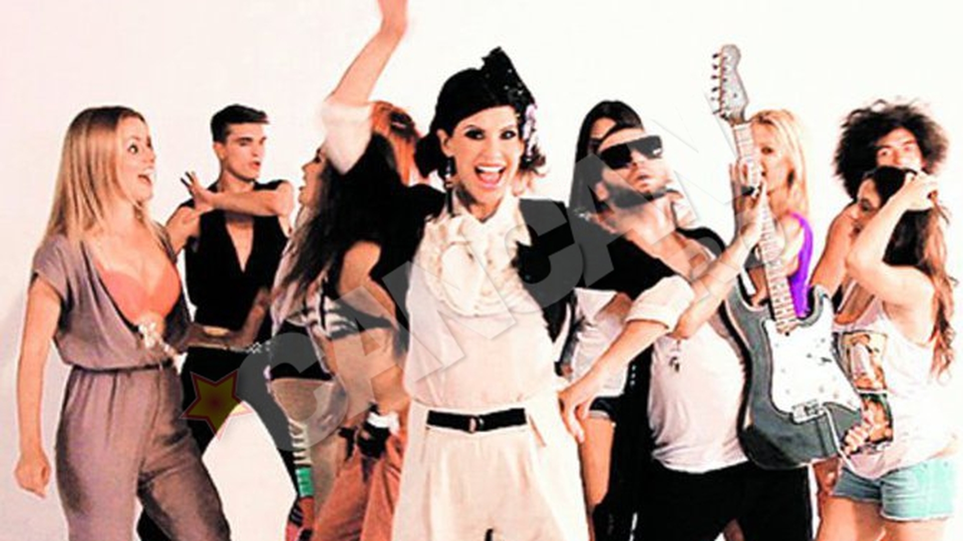 Natalia Barbu calca pe urmele Corinei! A filmat un videoclip gravida in cinci luni