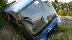 Accident rutier pe DN 1. Un autocar cu zeci de turişti, implicat!
