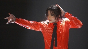 Michael Jackson visa să se însoare cu una dintre cele mai faimoase cântărețe din lume. Fostul bodyguard al artistului face noi dezvăluiri