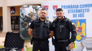 Ei sunt polițiștii care l-au prins pe bărbatul înarmat din Cosmopolis. Marinaș Mihnea și Gavrilă Gabriel au intervenit de urgență
