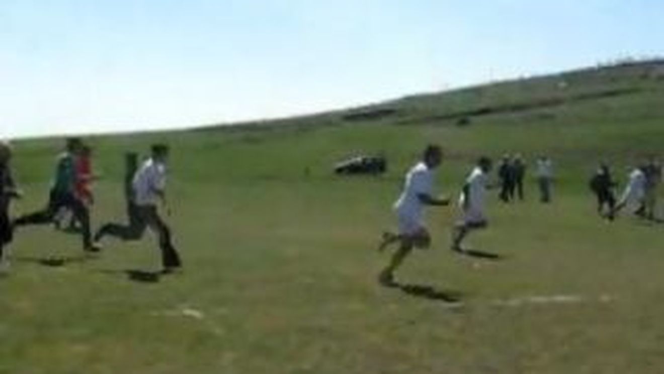 VIDEO Fotbal si capete sparte la un meci de fotbal din liga judeteana!