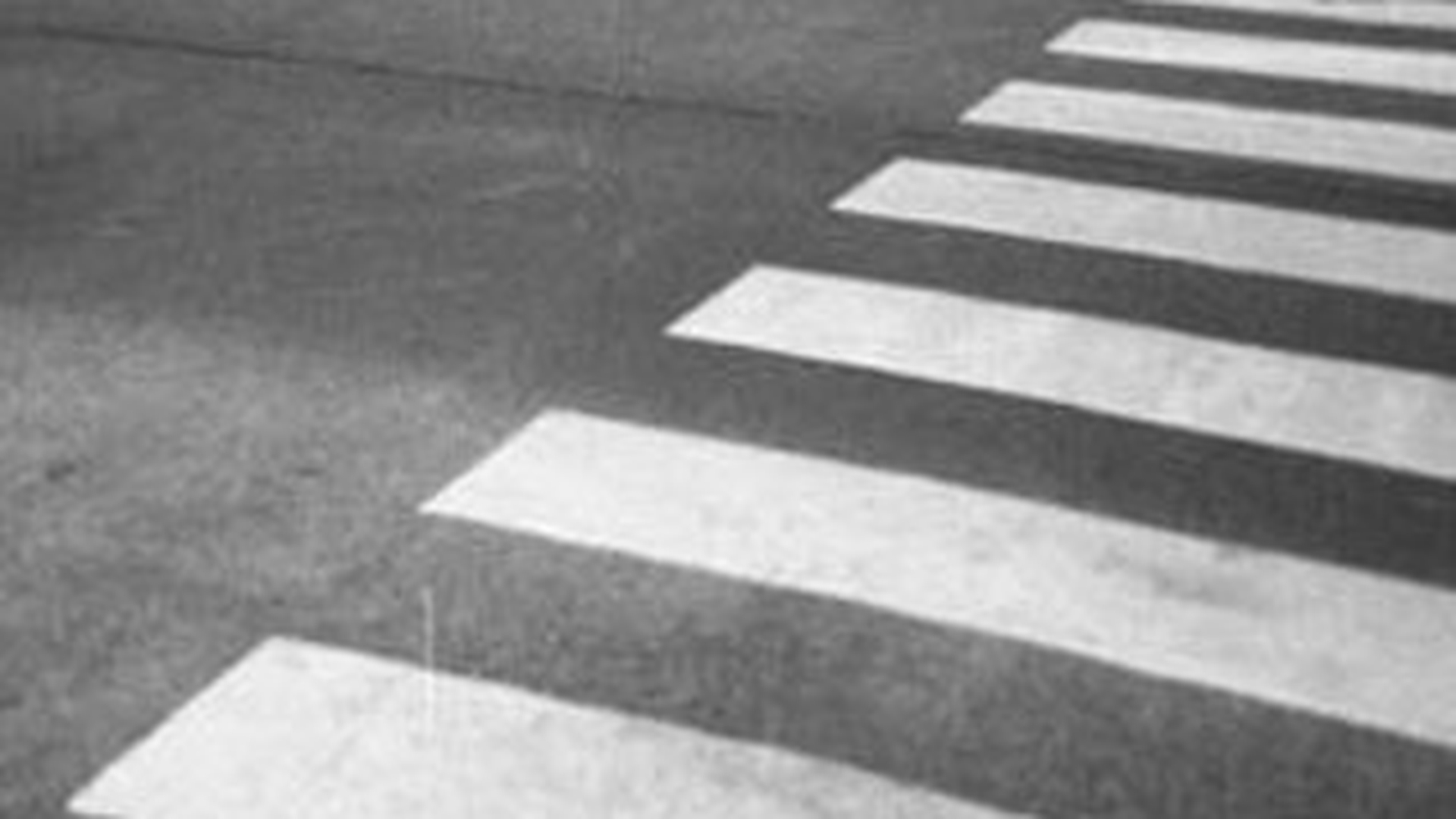 Un tanar fara permis a lovit o fata pe trecerea de pietoni