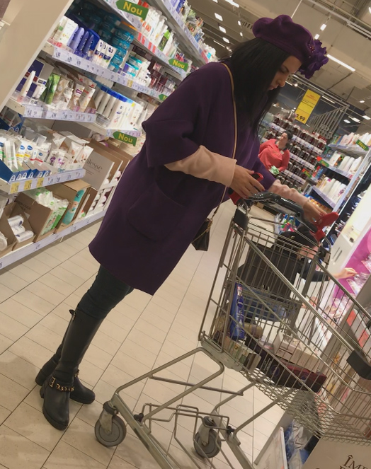 Lavinia Pârva, la cumpărături într-un supermarket din Capitală