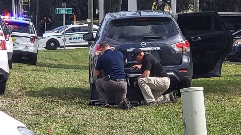 Stare de alertă în Florida, după ce un bărbat a luat mai mulți ostatici. Câteva dintre victime au fost împușcate
