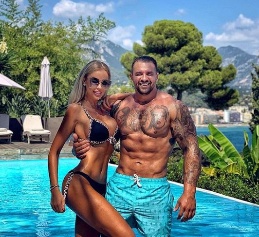 Incredibil! Ce își pune Bianca Drăgușanu în bagaj când pleacă la mare: ”Cunosc o singură persoană care are mai multe chestii decât mine”