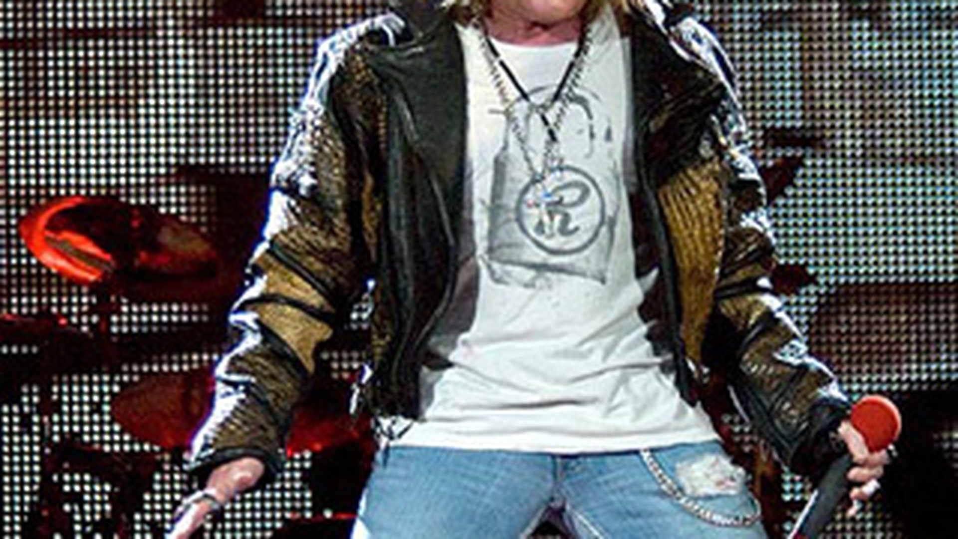 Axl Rose si-a facut piciorul praf dupa un weekend de betie la Moscova