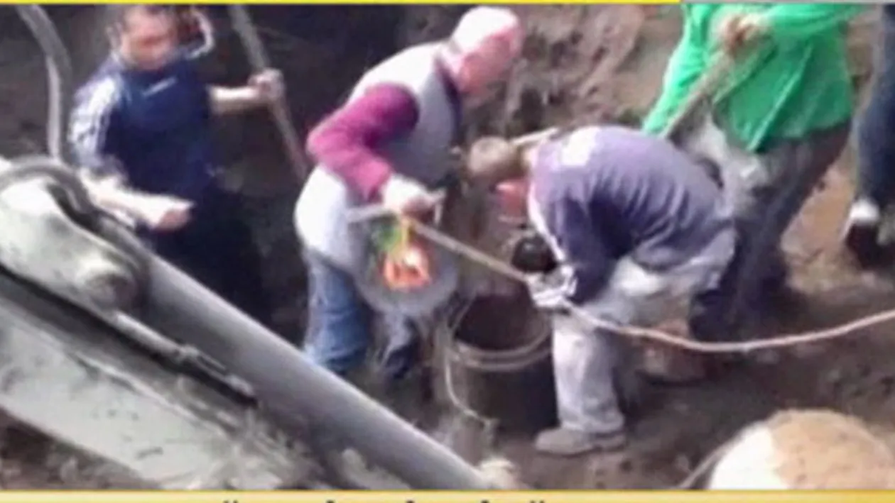 Copilul de trei ani care a cazut in fantana a fost externat. Parintii i-au cumparat o bicicleta