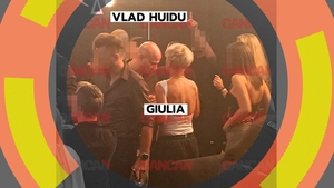 Giulia Anghelescu și Vlad Huidu, party ca la 18 ani! Cântăreaţa şi soţul nu s-au putut abţine nici măcar pe ringul de dans