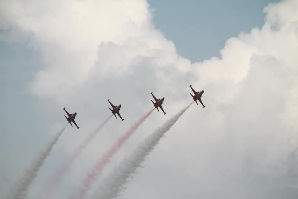 Mii de oameni sunt prezenți la show-ul aerian oferit la BIAS 2018