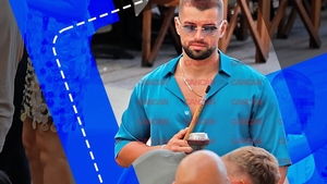 "Frumuşelul" de la Insula iubirii s-a "anturat" la Nuba şi... Îmbrăcat elegant, parfumat, Teo a ieşit la agăţat!