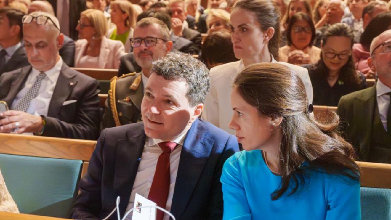 Celebra cântăreață a făcut-o praf pe Mirabela Grădinaru, după vizita în Austria: “E o concubină”