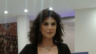 Ups, eroare! Monica Bârlădeanu şi-a etalat sfârcul pe covorul roşu de la Premiile GOPO