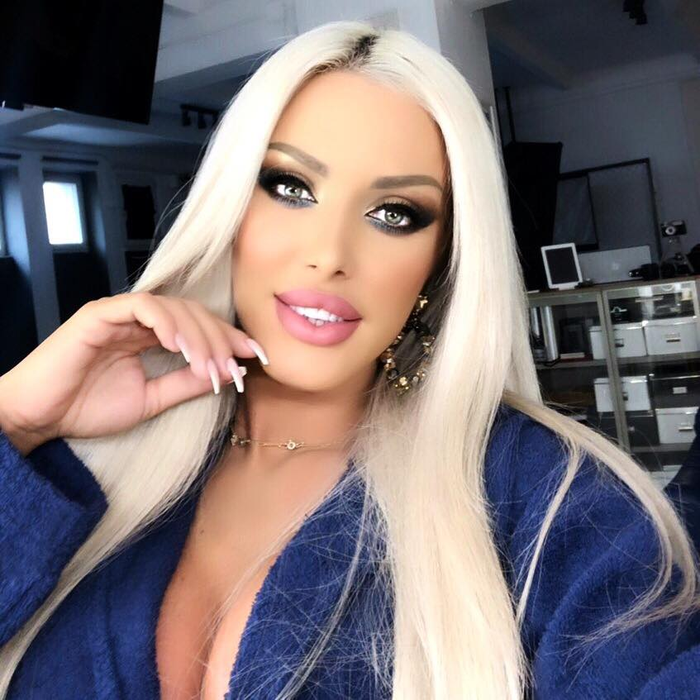 Loredana Chivu, o prezență sexy în showbiz