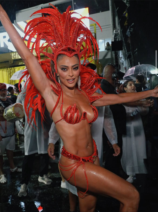 O mai ții minte pe Karla din Clona?! Cum arată și cu ce se ocupă Juliana Paes la 46 de ani