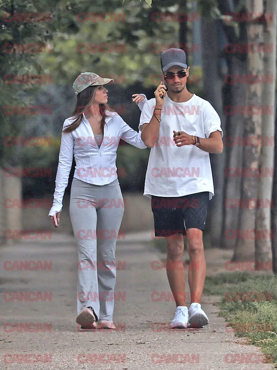 Ioana Ignat încearcă să-i atragă atenția lui Sebastian Dobrincu, dar fără vreun rezultat