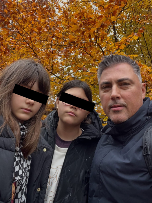 Motivul pentru care fetițele lui Alexandru Ciucu apar mereu serioase în pozele cu el. Ce a dezvăluit designerul