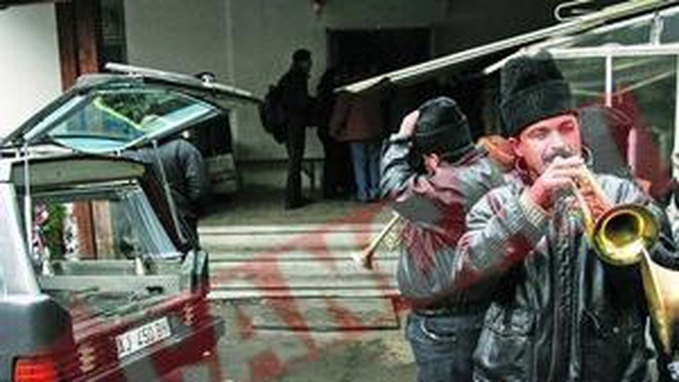 "Miss Vacanta 2008", inmormantata cu lautari si scandal