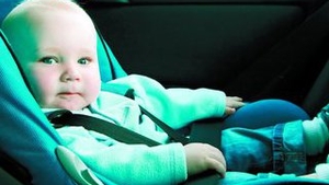 Cum va feriti bebelusii de accidente auto