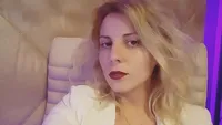 ALINA PLUGARU şi-a făcut un selfie în care apare nemachiată şi cu părul vâlvoi, iar fanii au criticat-o: ”Zici că te-a lovit trenul!”